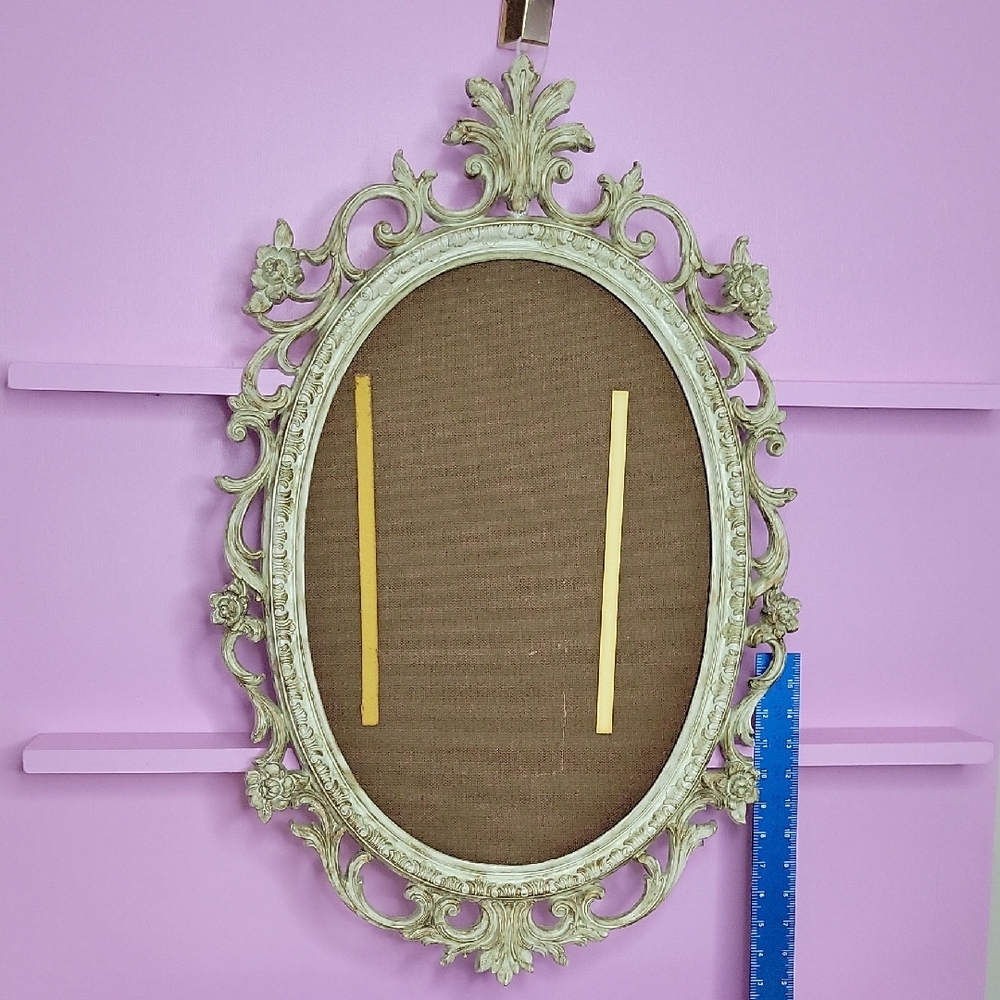 Elegant Vintage-Style Oval Wall Mirror